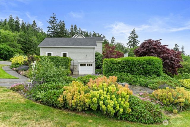 5663 S Campbell Lake Road, Anacortes, WA 98221