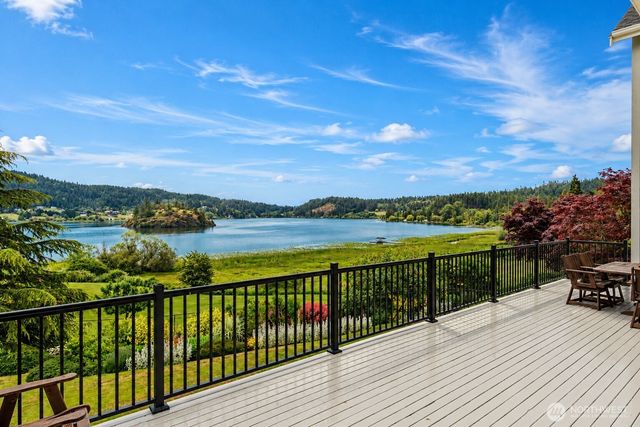 5663 S Campbell Lake Road, Anacortes, WA 98221