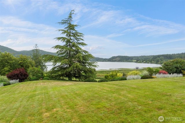5663 S Campbell Lake Road, Anacortes, WA 98221