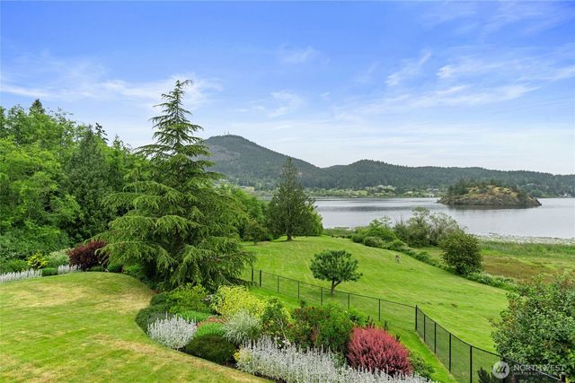 5663 S Campbell Lake Road, Anacortes, WA 98221