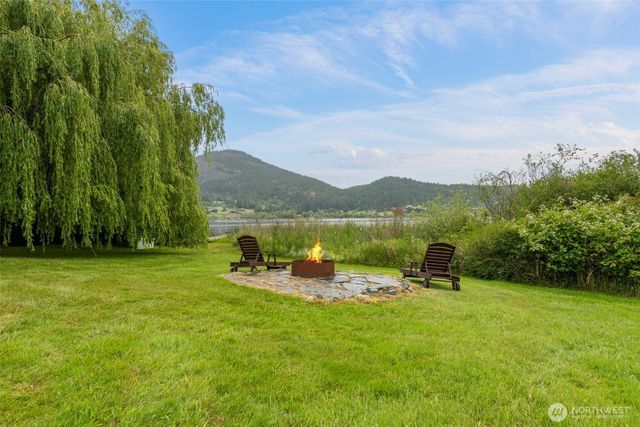 5663 S Campbell Lake Road, Anacortes, WA 98221