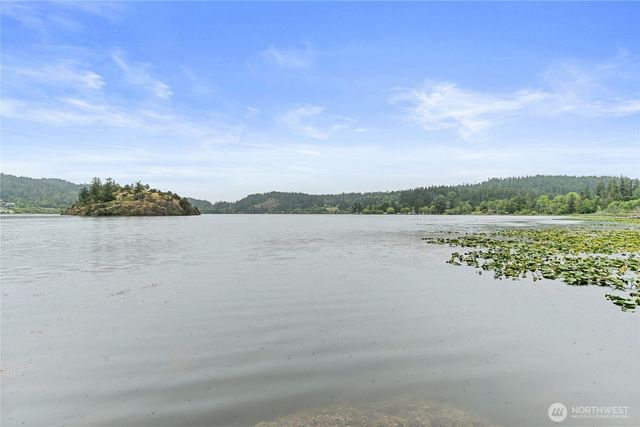 5663 S Campbell Lake Road, Anacortes, WA 98221