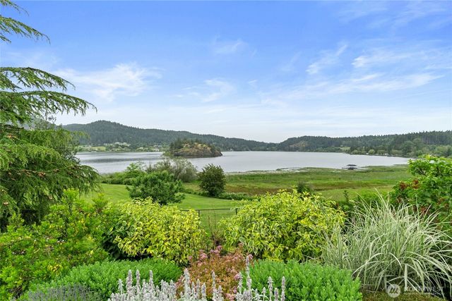 5663 S Campbell Lake Road, Anacortes, WA 98221