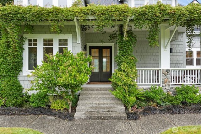5663 S Campbell Lake Road, Anacortes, WA 98221