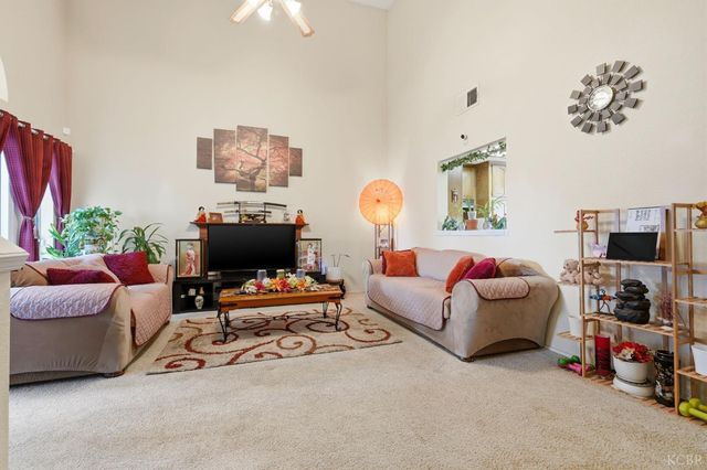 6316 N Barcus Avenue, Fresno, CA 93722