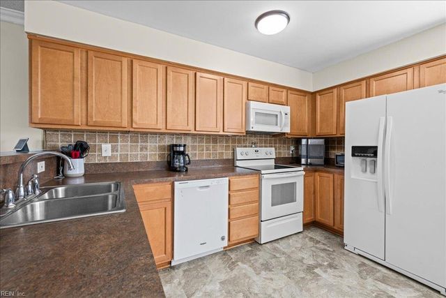 1904 Lapis LN, Virginia Beach, VA 23456