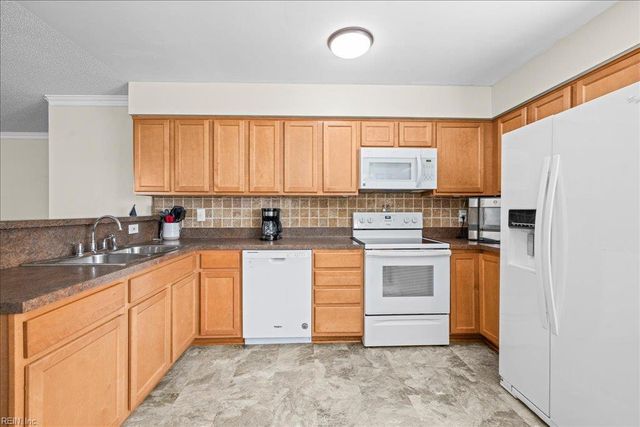 1904 Lapis LN, Virginia Beach, VA 23456
