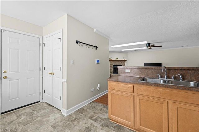 1904 Lapis LN, Virginia Beach, VA 23456