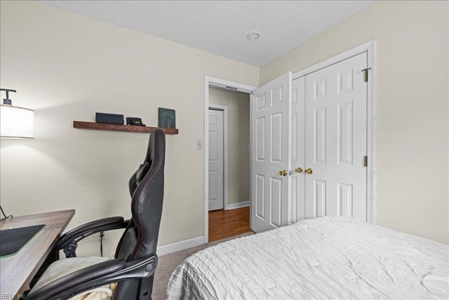 1904 Lapis LN, Virginia Beach, VA 23456