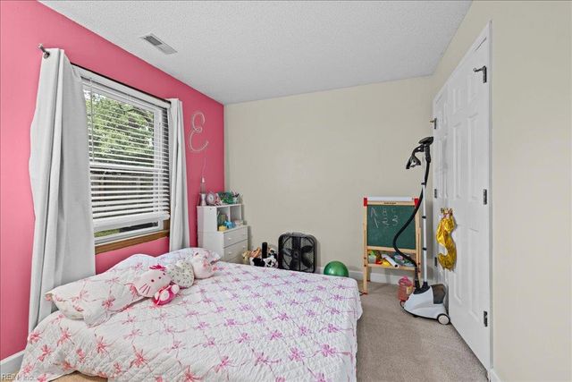 1904 Lapis LN, Virginia Beach, VA 23456