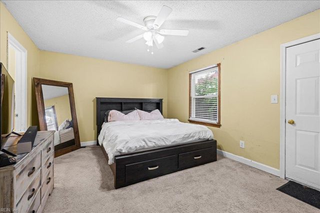 1904 Lapis LN, Virginia Beach, VA 23456