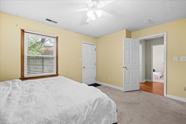 1904 Lapis LN, Virginia Beach, VA 23456