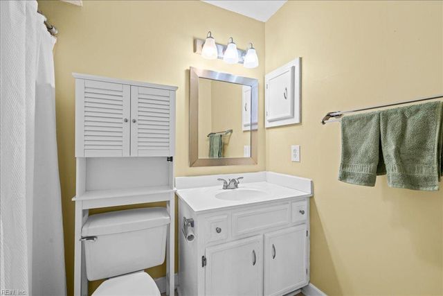 1904 Lapis LN, Virginia Beach, VA 23456