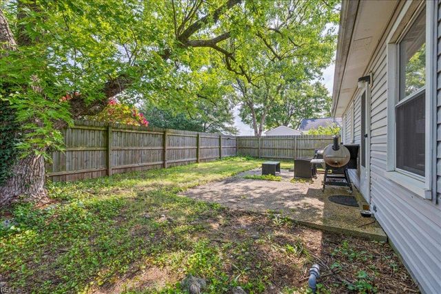 1904 Lapis LN, Virginia Beach, VA 23456