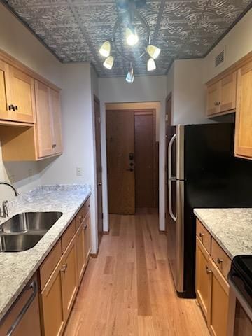 2210 Midland Grove Road 310, Roseville, MN 55113
