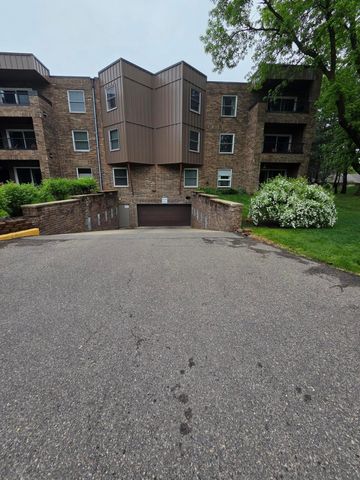 2210 Midland Grove Road 310, Roseville, MN 55113