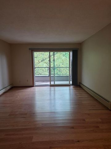 2210 Midland Grove Road 310, Roseville, MN 55113