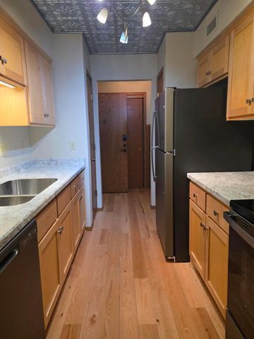2210 Midland Grove Road 310, Roseville, MN 55113