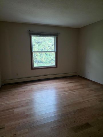2210 Midland Grove Road 310, Roseville, MN 55113