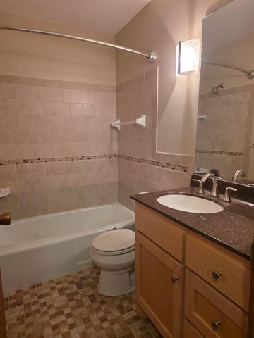 2210 Midland Grove Road 310, Roseville, MN 55113