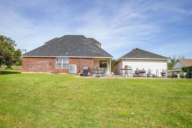 1409 Robyn Road, Azle, TX 76020