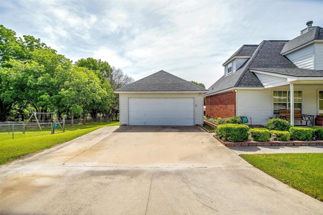 1409 Robyn Road, Azle, TX 76020
