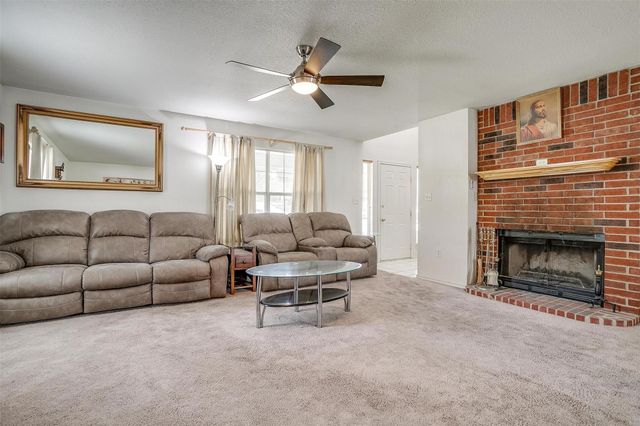 1409 Robyn Road, Azle, TX 76020