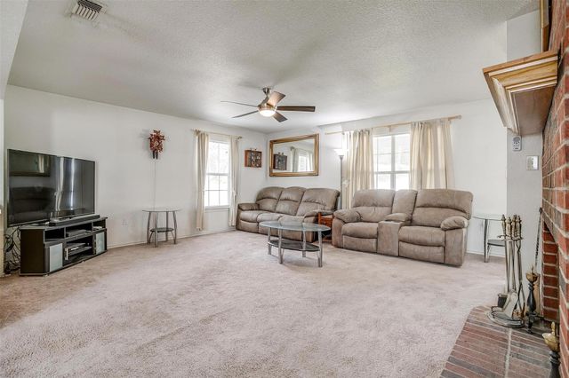 1409 Robyn Road, Azle, TX 76020