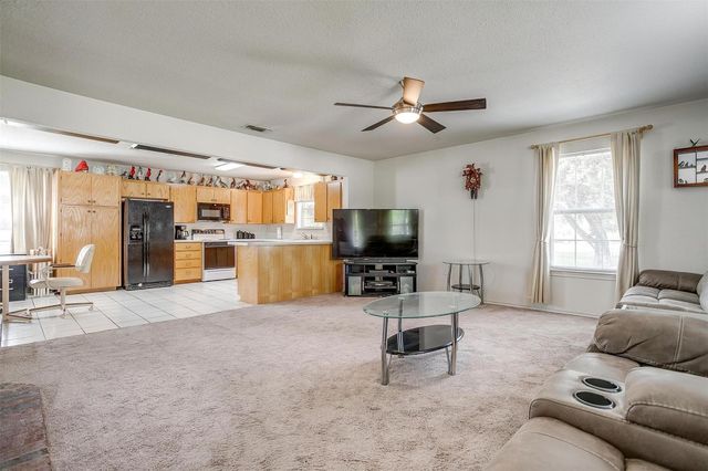 1409 Robyn Road, Azle, TX 76020