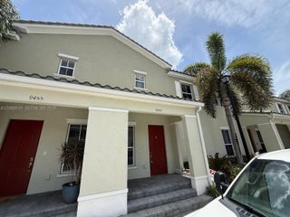 9465 SW 171st Ct Main, Miami, FL 33196