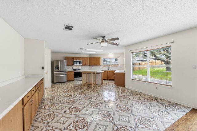 805 Catumet DR, Pflugerville, TX 78660