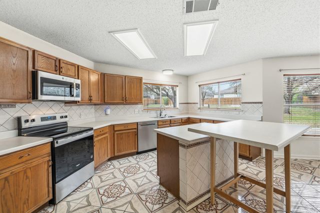 805 Catumet DR, Pflugerville, TX 78660