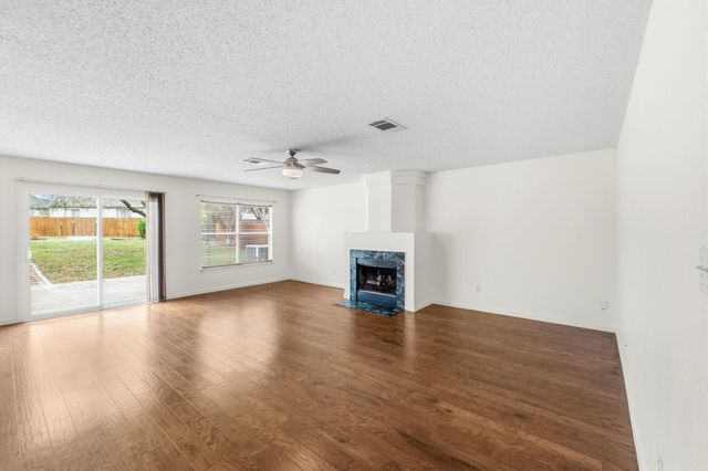 805 Catumet DR, Pflugerville, TX 78660