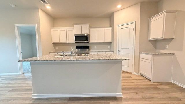 560 ARROYO Drive, Cleburne, TX 76033