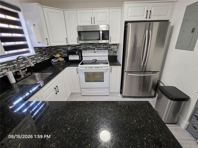 11424 NW 94th Place 7, Hialeah Gardens, FL 33018