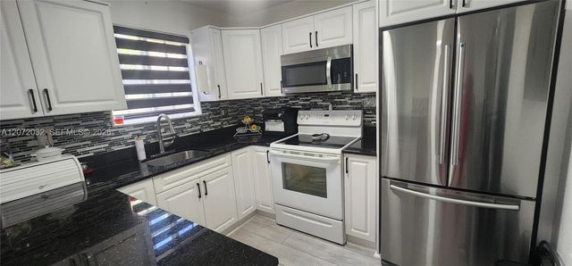 11424 NW 94th Place 7, Hialeah Gardens, FL 33018