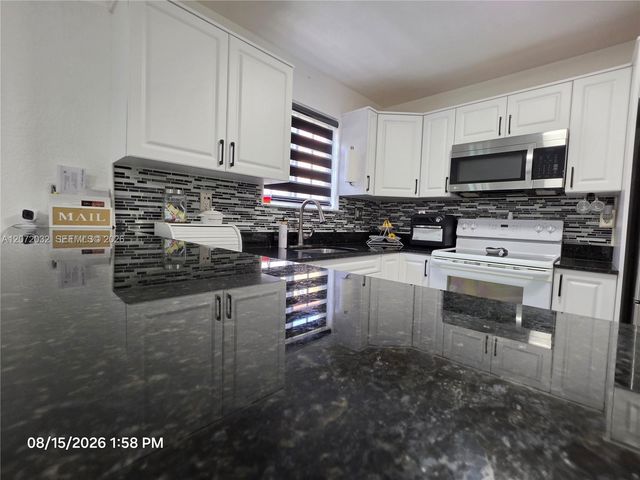 11424 NW 94th Place 7, Hialeah Gardens, FL 33018