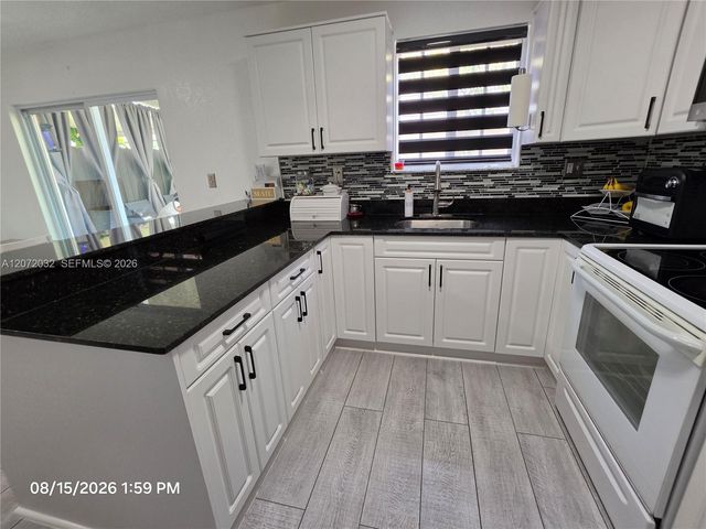 11424 NW 94th Place 7, Hialeah Gardens, FL 33018
