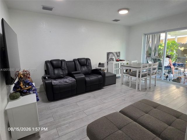 11424 NW 94th Place 7, Hialeah Gardens, FL 33018