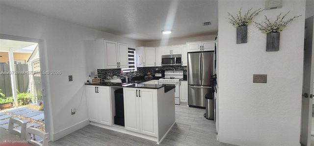 11424 NW 94th Place 7, Hialeah Gardens, FL 33018