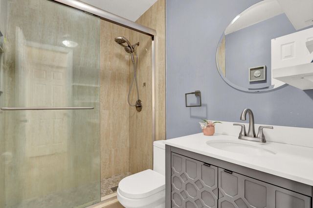 5272 Bosque Lane 31, West Palm Beach, FL 33415