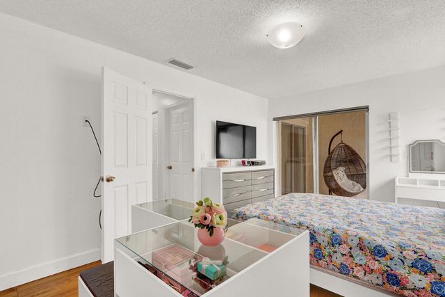 5272 Bosque Lane 31, West Palm Beach, FL 33415