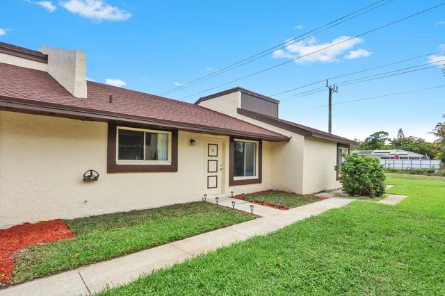 5272 Bosque Lane 31, West Palm Beach, FL 33415