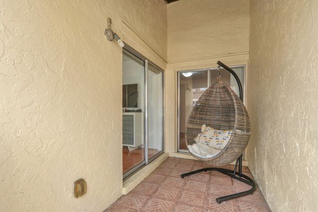 5272 Bosque Lane 31, West Palm Beach, FL 33415