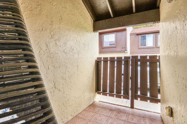 5272 Bosque Lane 31, West Palm Beach, FL 33415