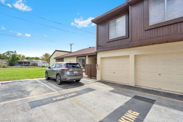 5272 Bosque Lane 31, West Palm Beach, FL 33415