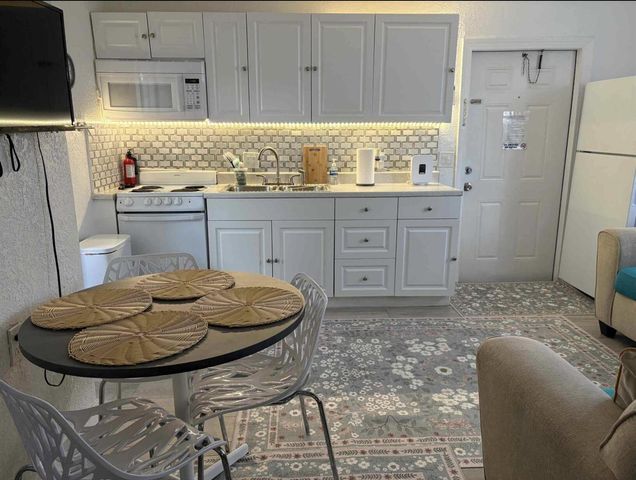 820 15TH Street 2, West Palm Beach, FL 33401