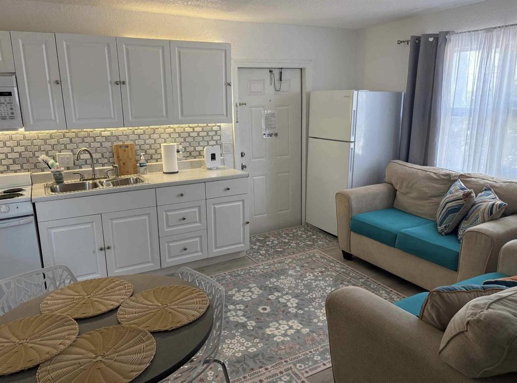 820 15TH Street 2, West Palm Beach, FL 33401
