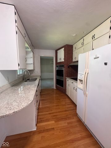 5924 Allisonville, Indianapolis, IN 46220
