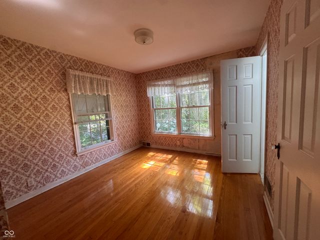 5924 Allisonville, Indianapolis, IN 46220